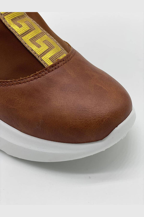 Sneakers sin cordones con diseño dorado
