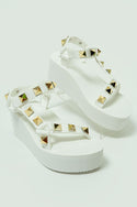 Casual platform sandals with velcro and studs