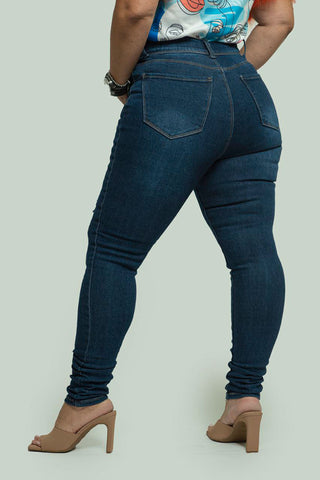 Fitted jean with wear on both legs