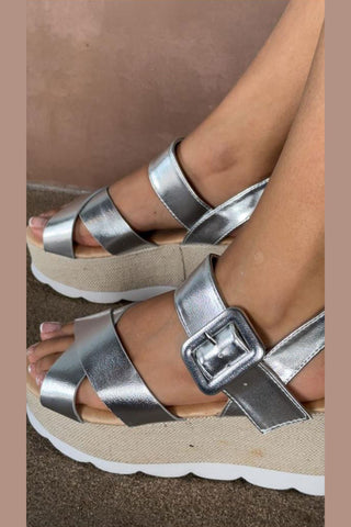 Buy silver Sandalias con plataforma suela tejida diseño en tiras cruzadas