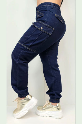 Jean de tiro alto con resorte en los tobillos y bolsillos laterales